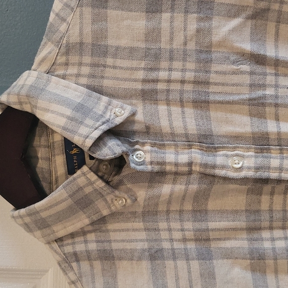 Button down - Picture 2 of 3